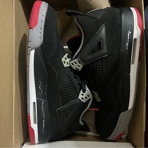 AIR JORDAN 4 RETRO (GS)
BLACK/CEMENT GREY-FIRE RED